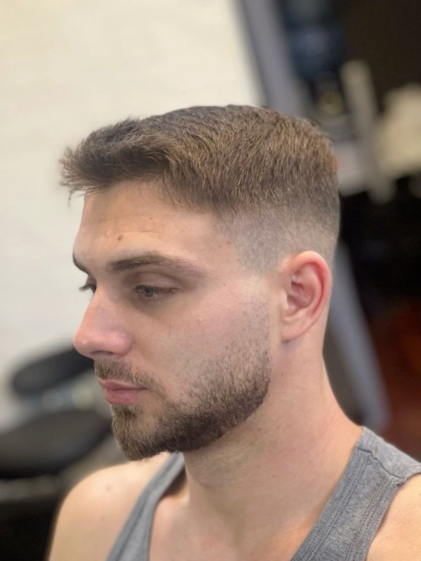 12 Guard Buzz Cut Low Taper For a Professional Appearance