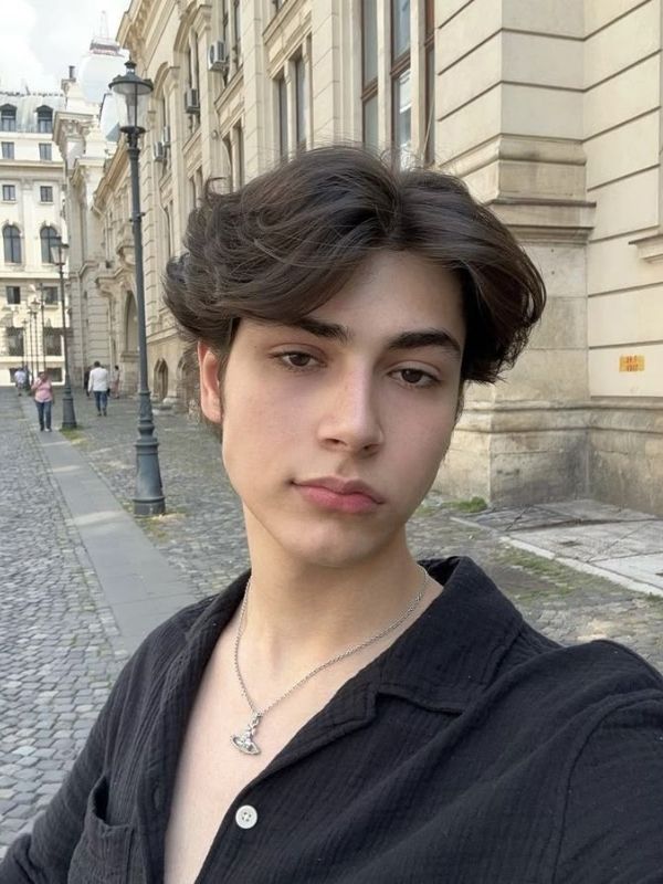 E-Boy Middle Part